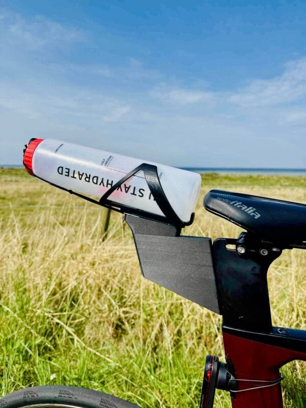 Aerodynamic rear hydration system for Canyon Speedmax